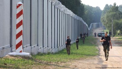 Отношение Беларуси к Польше - враждебное, считают в Варшаве и строят стену на границе