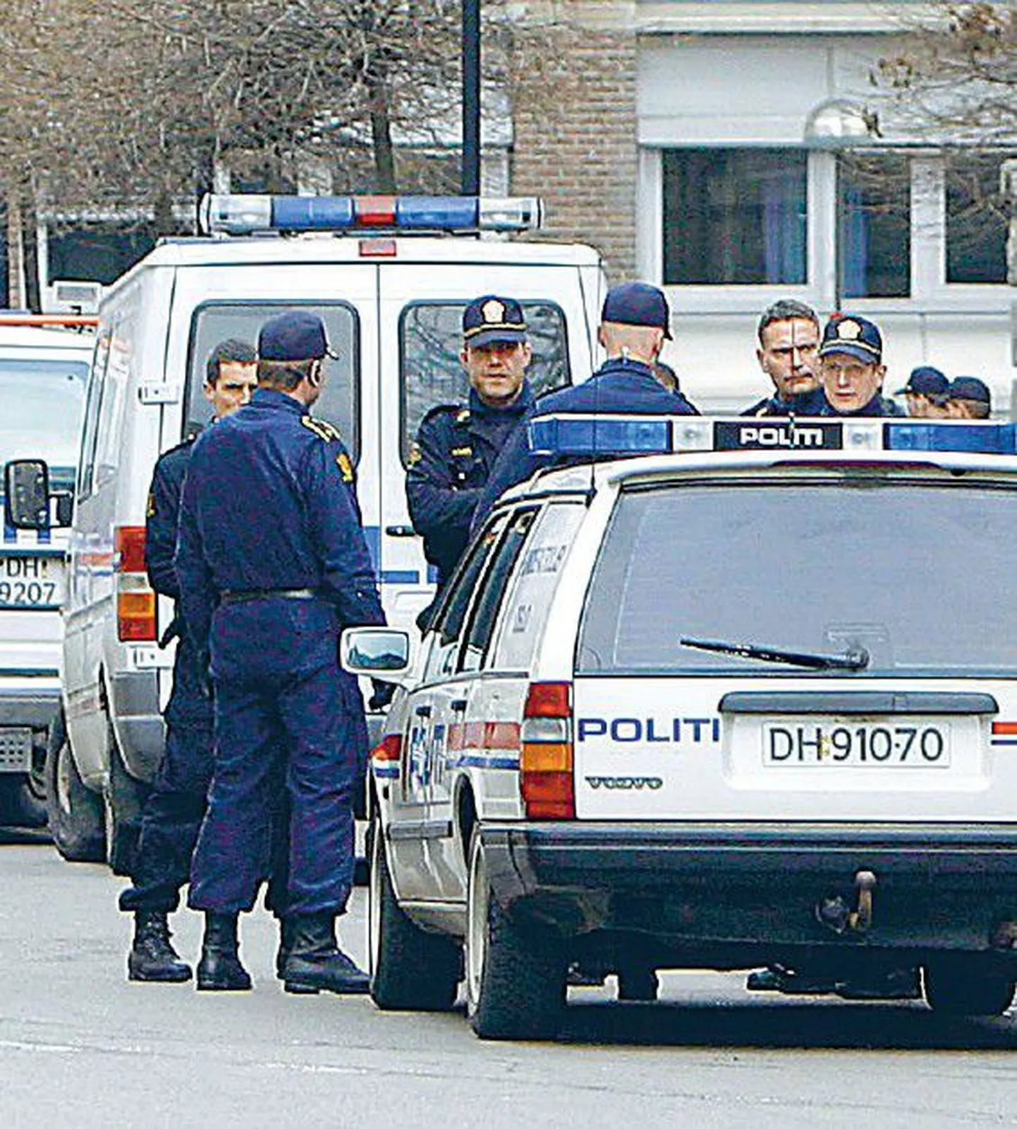 Норвежские полицейские осуществляют контроль в столице своего государства — в Осло.