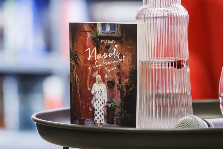 Evelin Ojametsa reisiraamatu «Napoli ei lase üksindust tunda» esitlus Telliskivi Literaadis.