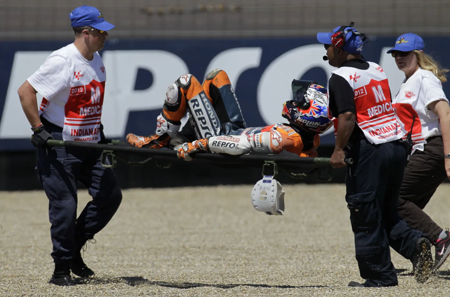 Casey Stoner vigastas Indianapolises kukkudes jalga.