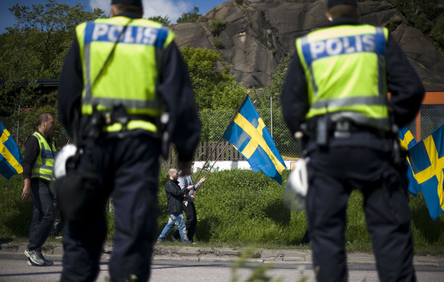 Rootsi politseinikud meeleavaldust turvamas.