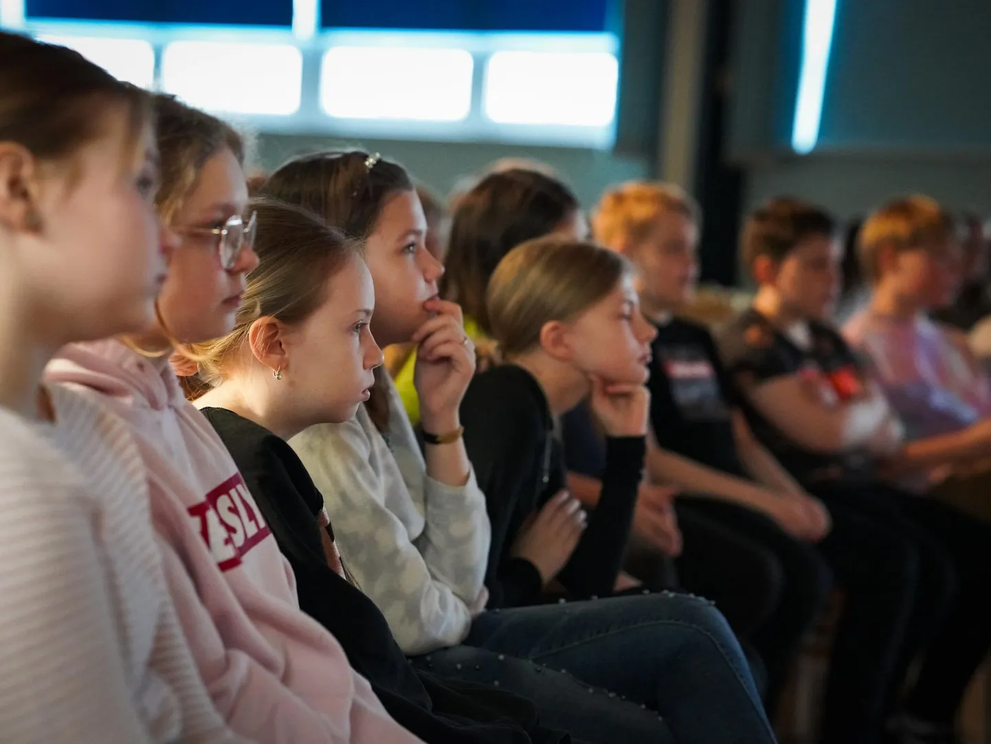 Pärimusmuusika keskus annab muu haridustegevuse seas koolikontserte. Pildil hetk Rakvere reaalkooli kontserdist.