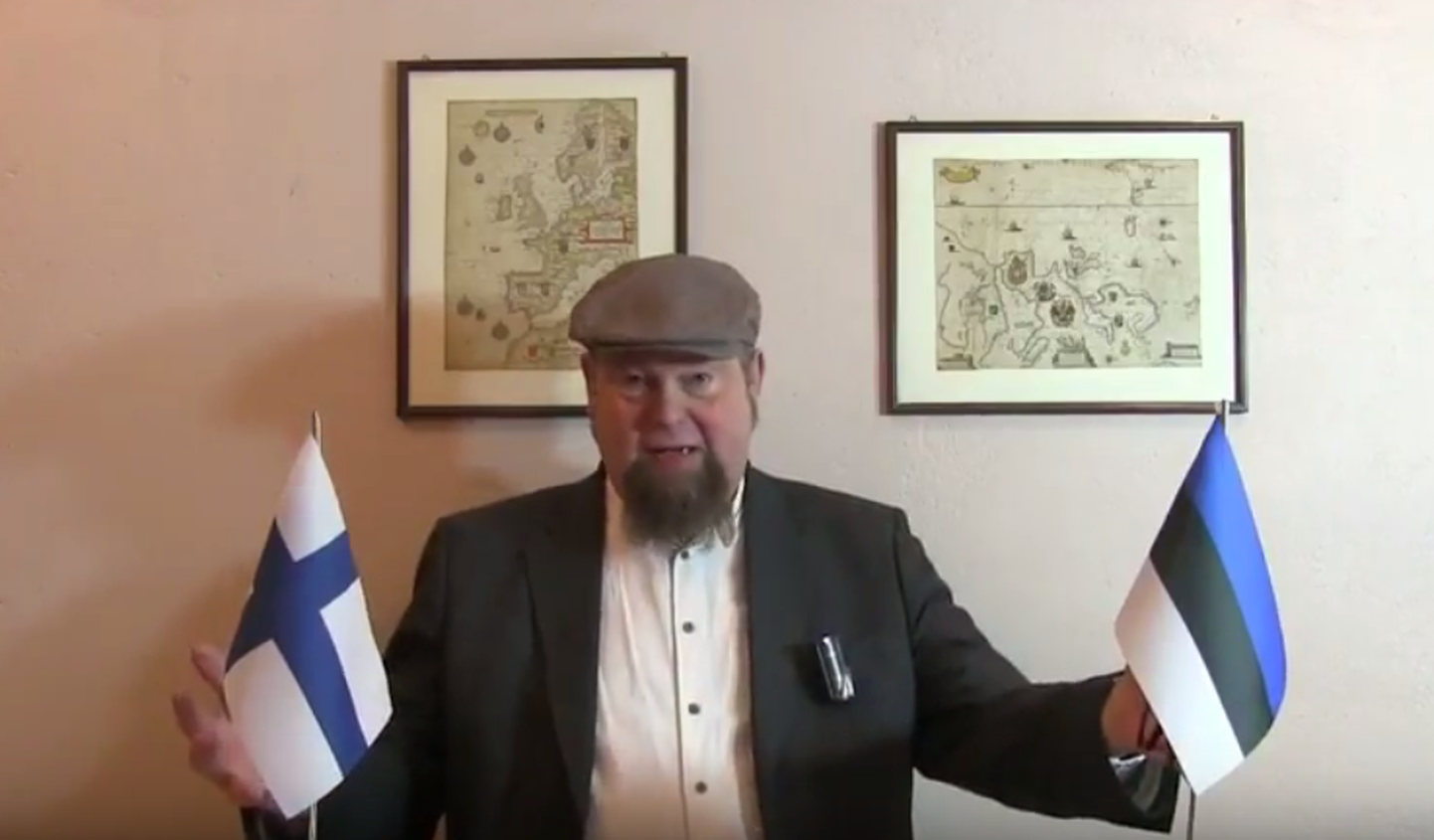 Tampere maja tegevjuht Sakari Neuvonen räägib videos Soomest ja Eestist eesti ja soome keeles.