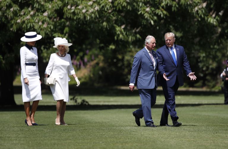 USA president Donald Trump ja Briti prints Charles (ees) ning USA esileedi Melania Trump ja Conwalli hertsoginna Camilla Buckinghami palee aias