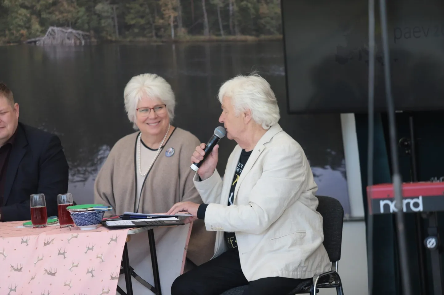 Saatejuht Ivo Linna küsitleb europarlamenti pürgivat Marina Kaljuranda.