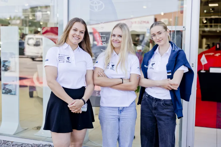 Eesti purjetamiskoondislased: Mia Marin Lilienthal, Sandra Sinivee ja Mia Maria Lipsmäe.