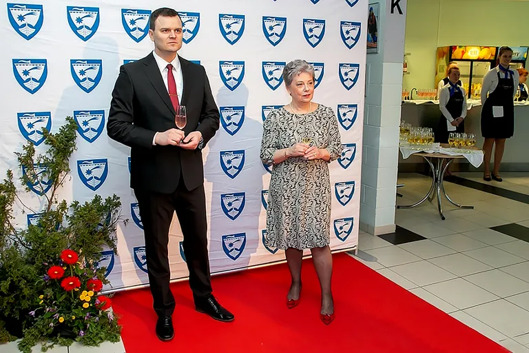 KES TULEB? Vallavanem Madis Kallase ja vallavolikogu esimehe Tiiu Aro vastuvõtt on sel aastal kaetud saladuselooriga.
