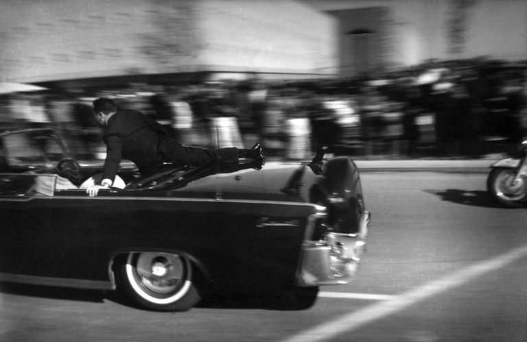 Salateenistuse agent Clinton Hill hüppas esileedit Jacqueline Kennedyt kaitsma
