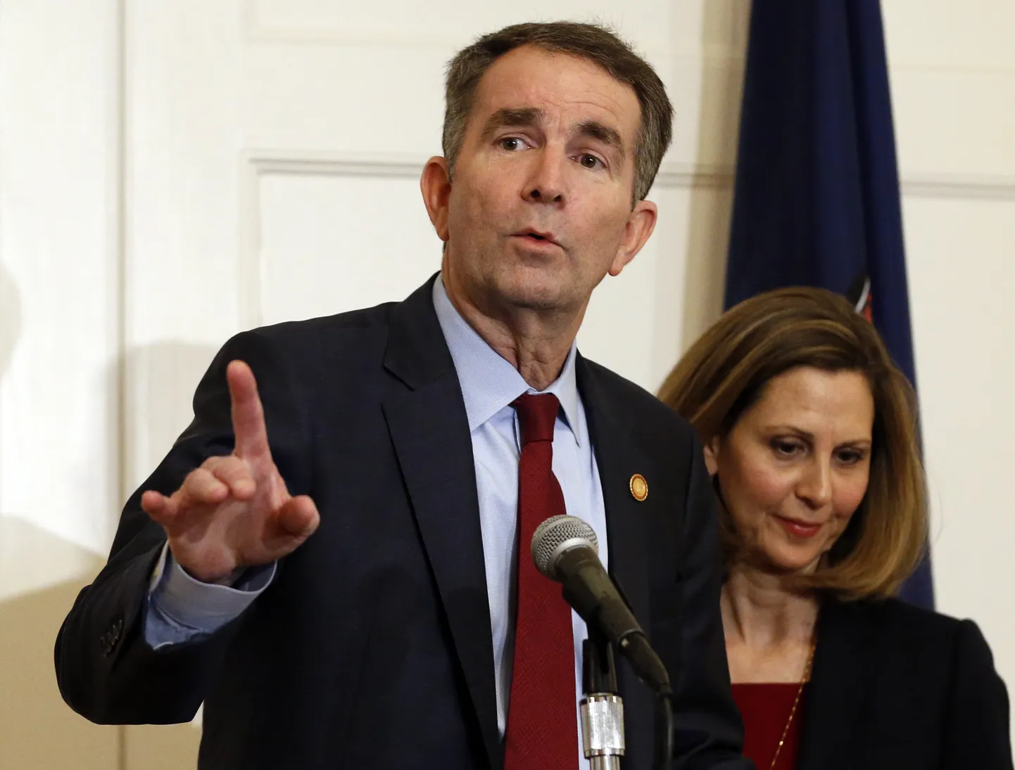 Virginia kuberner Ralph Northam (vasakul) ja esileedi Pam Northam.