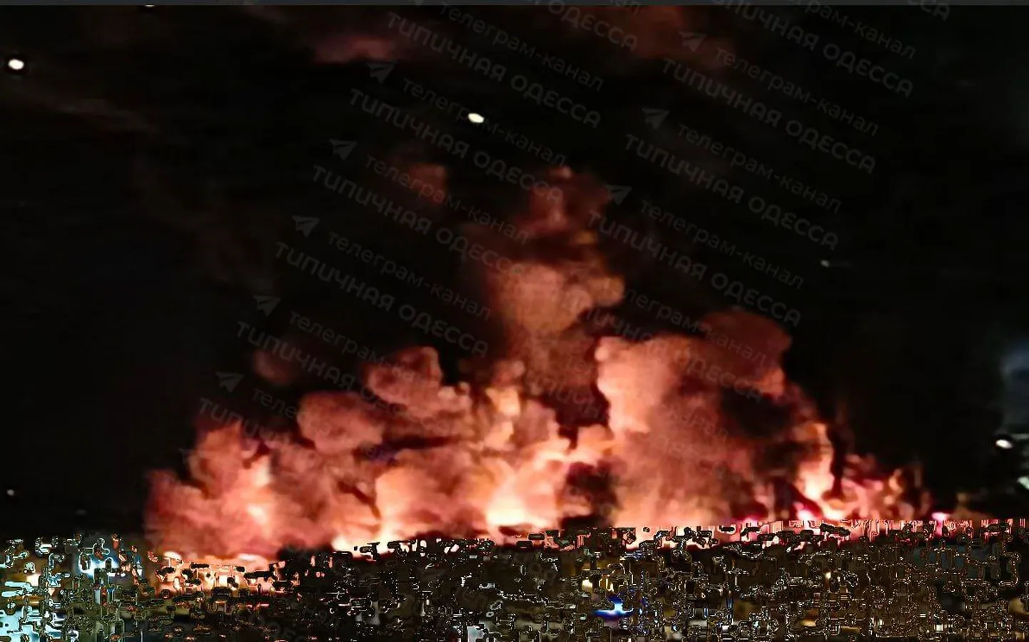 Пожар после обстрела Одессы