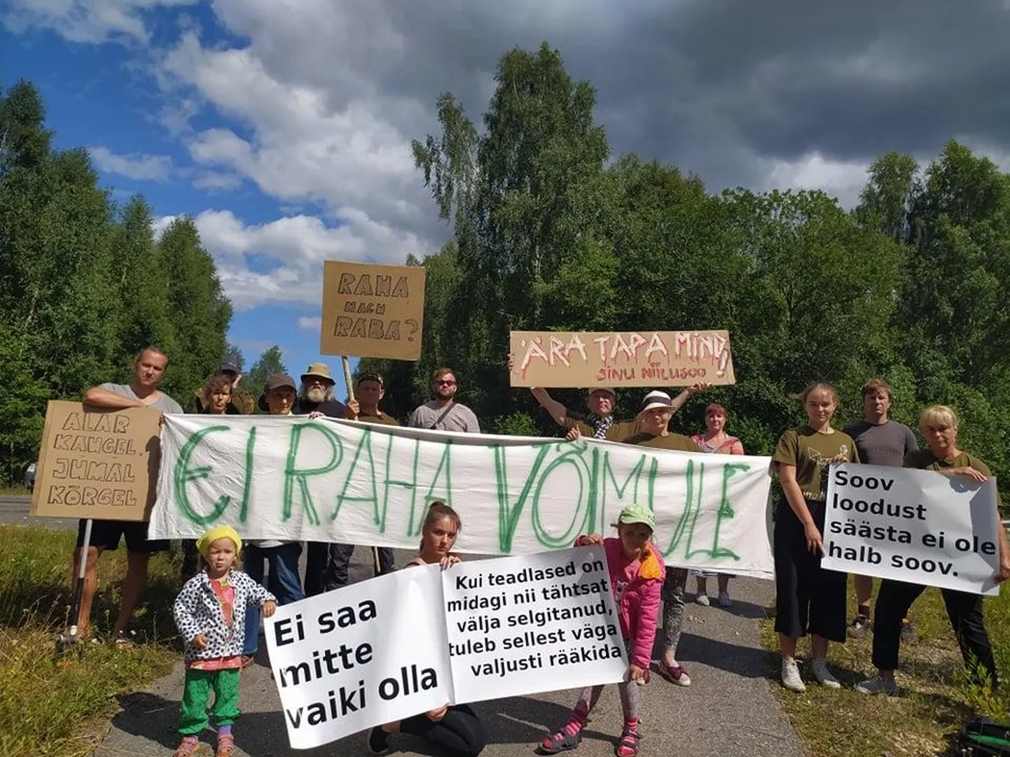 Niilusoo raba kaitseks on korraldatud hulk pikette ning käidud aastaid kohut.