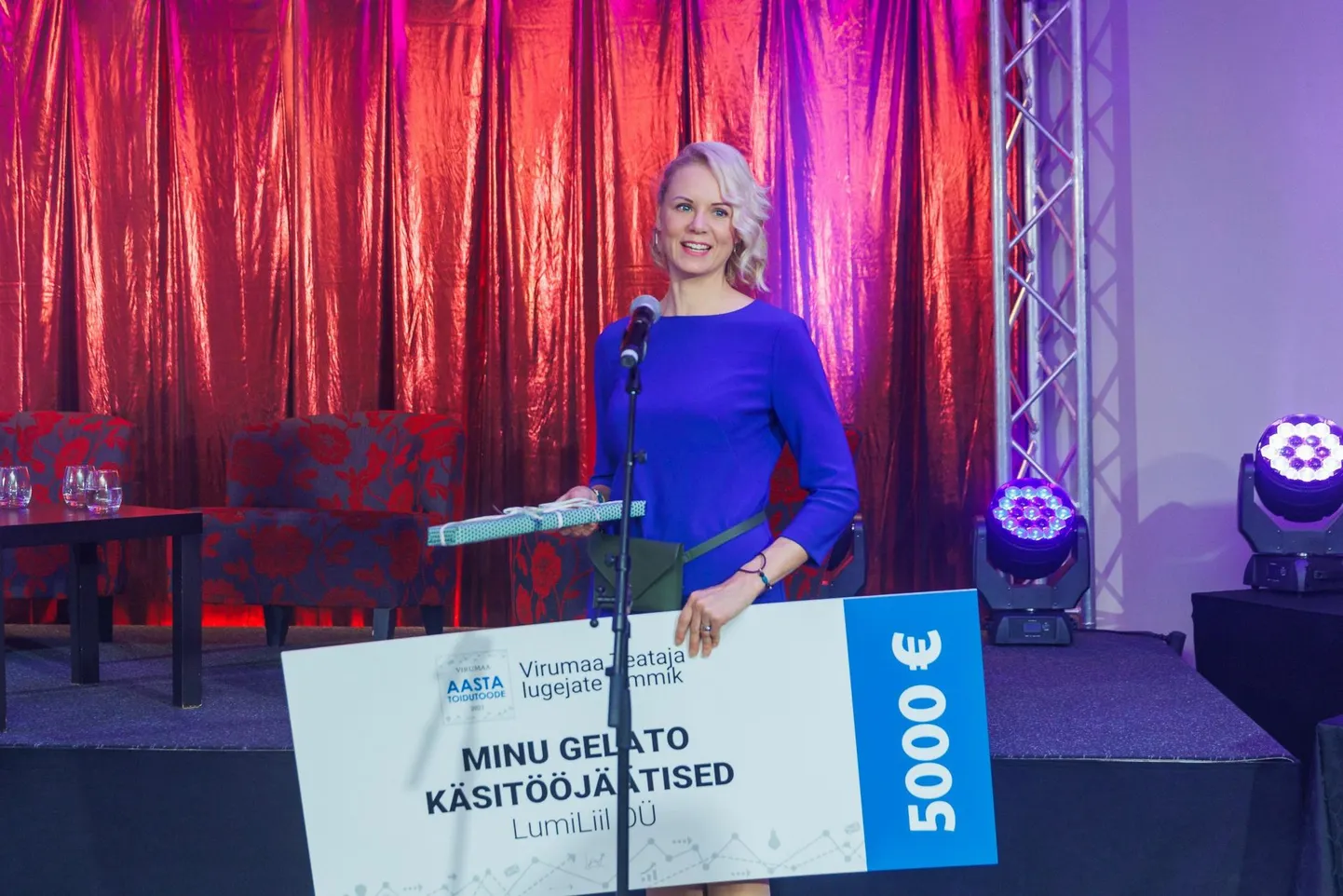 Mullune võitja Ave Pajo-Vassiljev valmistab käsitööjäätiseid.