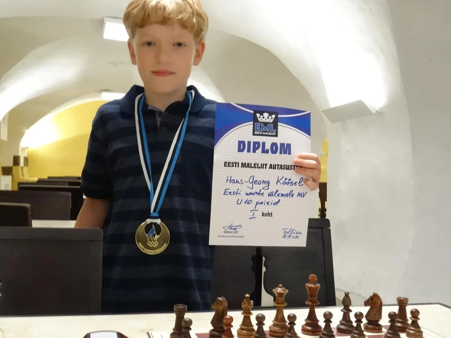 Pärnu spordikooli esindanud Hans-Georg Köösel pärjati välkmales kuni kümneaastaste noormeeste Eesti meistriks.