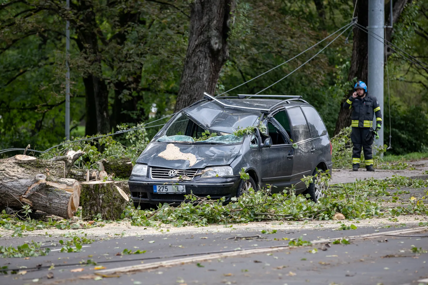 A Level 2 warning has been issued for all of Estonia with storm winds estimated to reach up to 32 meters per second, indicating that the weather is hazardous.
