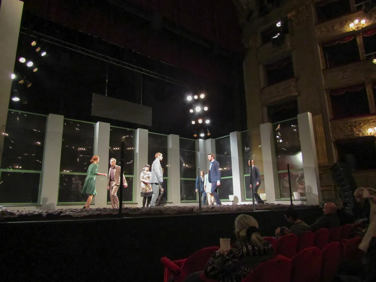 Teatro Argentina pea 700-kohalises saalis andis NO99 lavastusega «NO43 Kõnts» külalisetenduse 13. detsembril 2017. aastal.