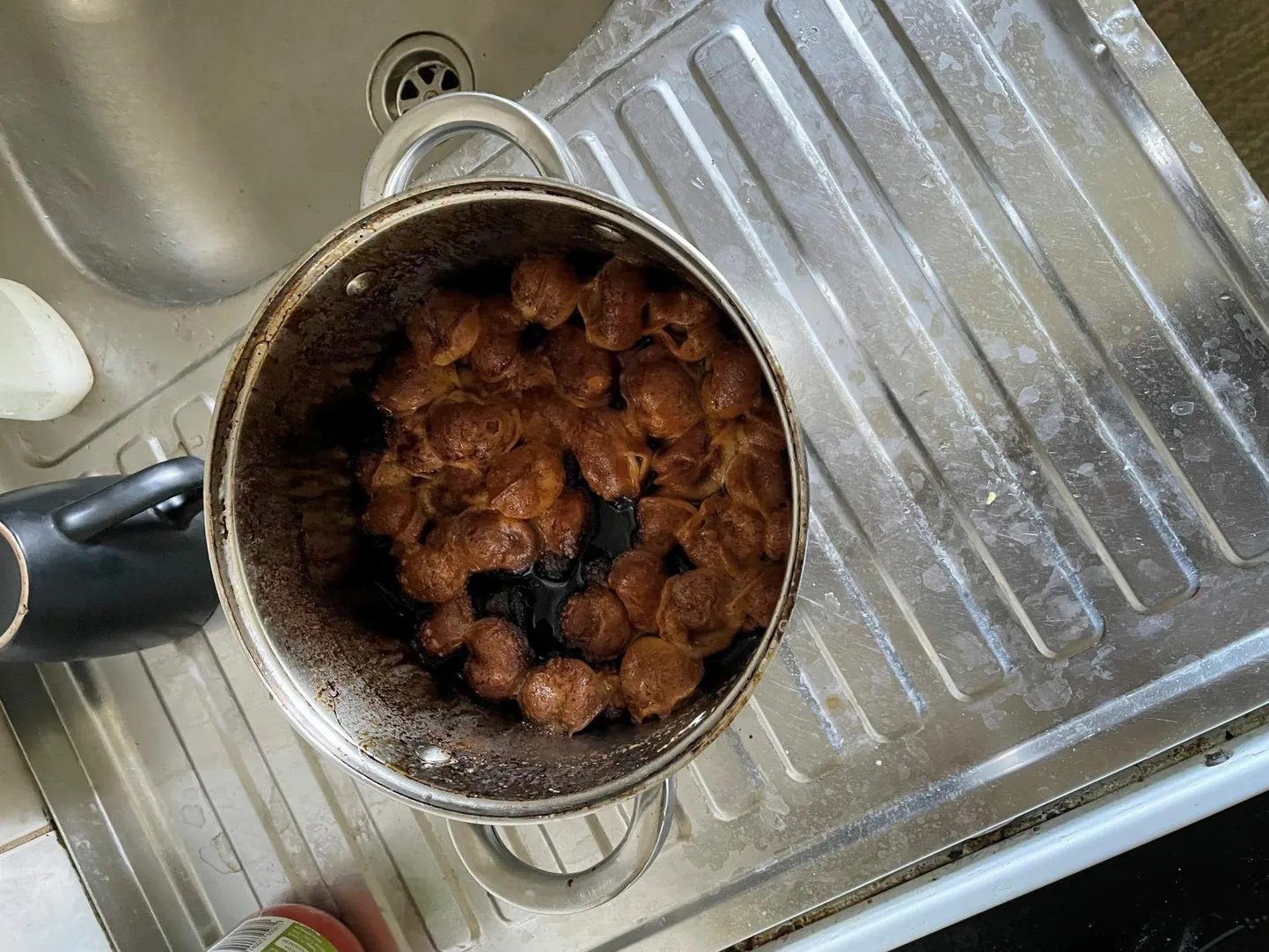 Toiduvalmistaja jättis roa omapäi ja keeras magama.