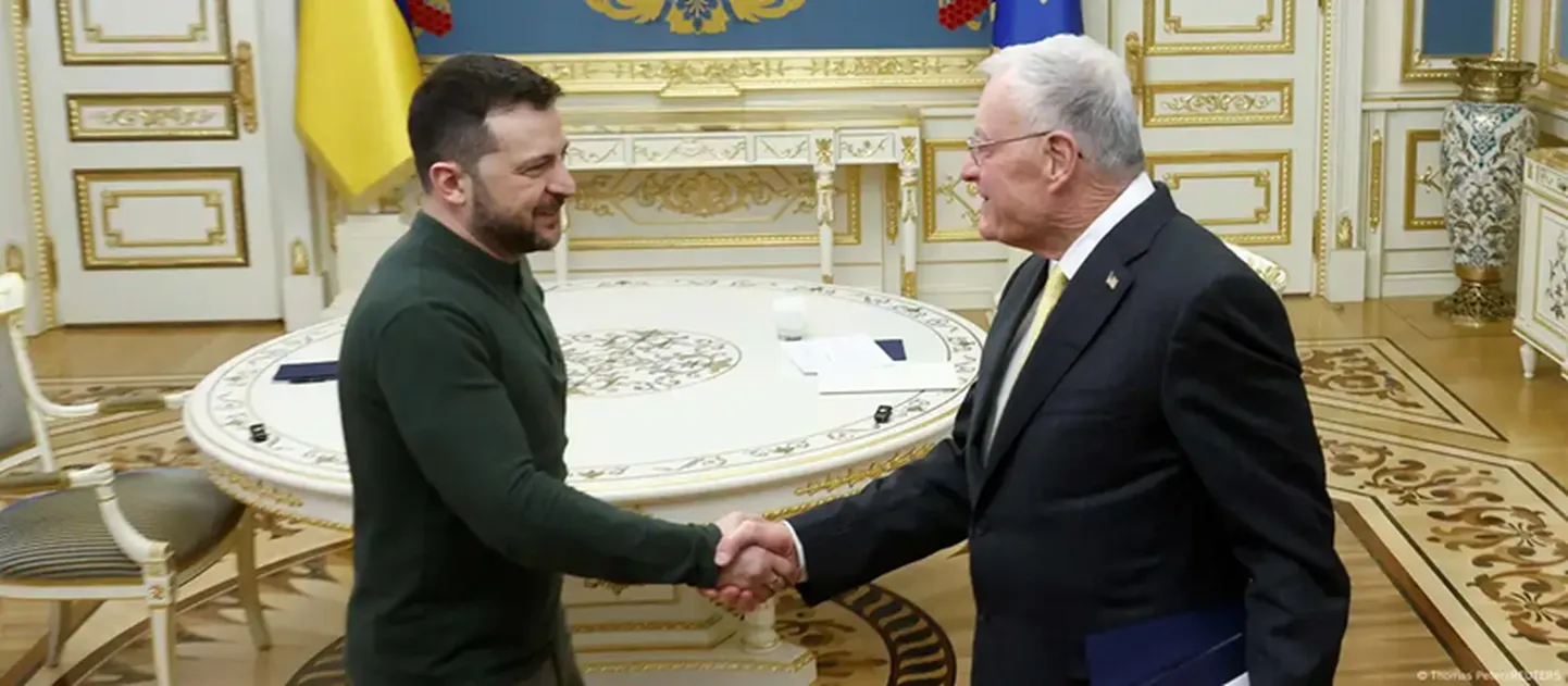 Владимир Зеленский и Кит Келлог во время встречи в Киеве