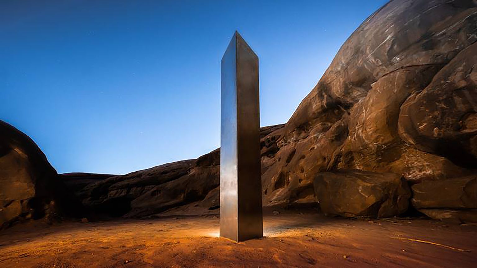 Originaal metallmonoliit USA Utah' kõrbes, mis leiti möödunud aasta novembris