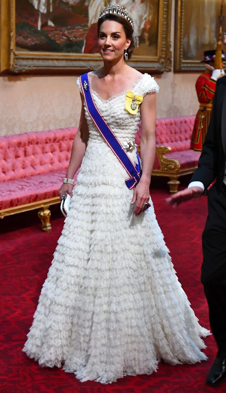 Hertsoginna Catherine suundumas 3. juunil Buckinghami palees toimunud banketile