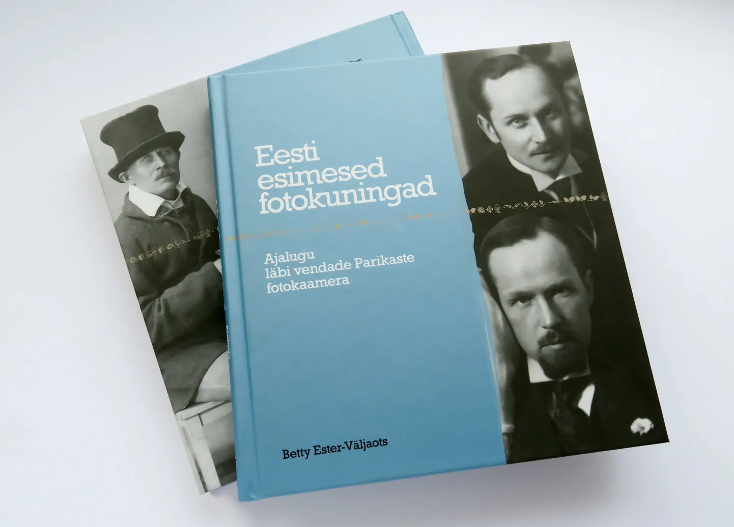 Raamat vendadest Parikastest.