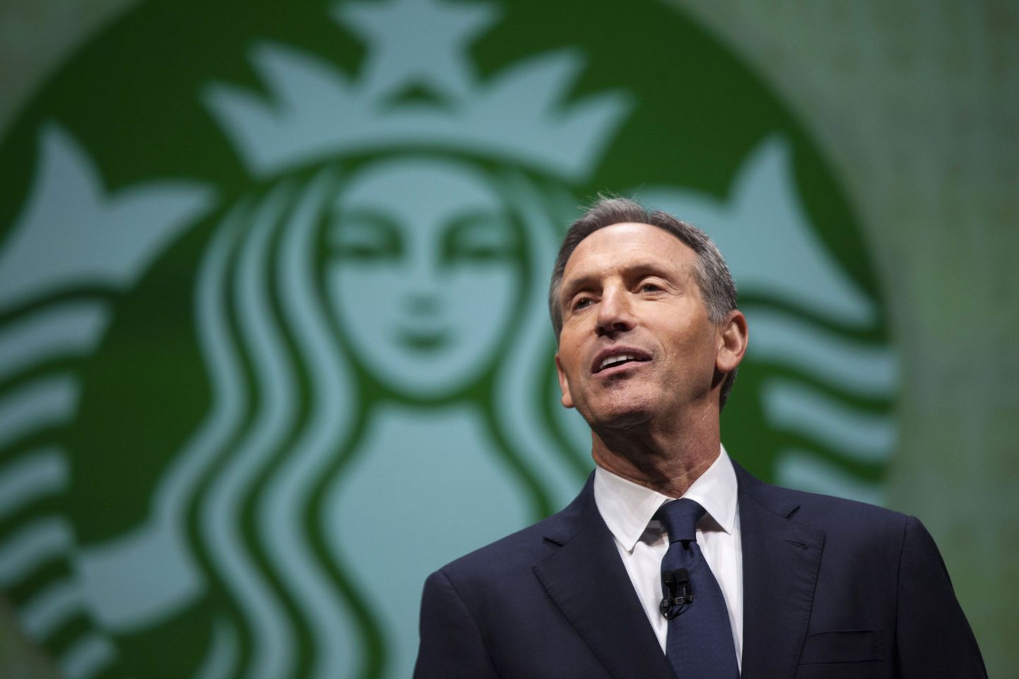 Starbucksi tegevjuht Howard Schultz aktsionäride üldkoosolekul.