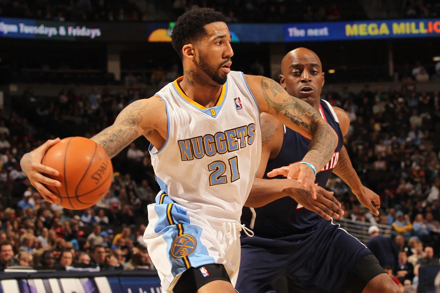 Wilson Chandler (palliga) Denver Nuggetsi särgis.
