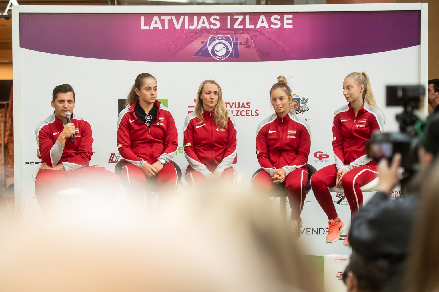Latvijas sieviešu tenisa izlase - Adrians Žguns, Aļona Ostapenko, Diāna Marcinkēviča, Daniela Vismane, Patrīcija Špaka