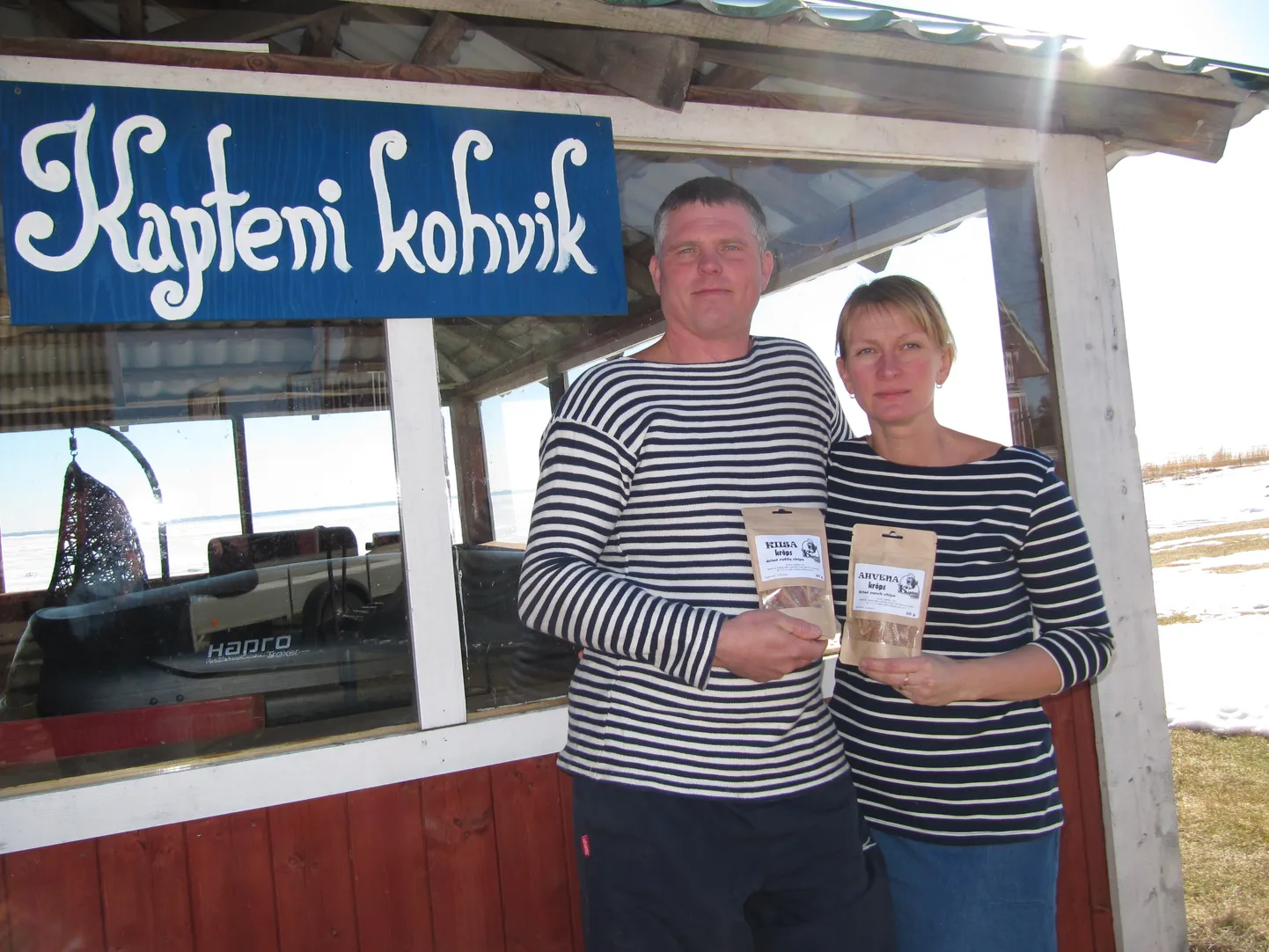Pärnumaal Lindil, otse mere kaldal tegutseva Kapteni talu perenaine Haidi Väljas ja peremees Toomas Väljas avavad mõne kuu pärast suvekohviku, kus aukohal on mõistagi kalaroad.
