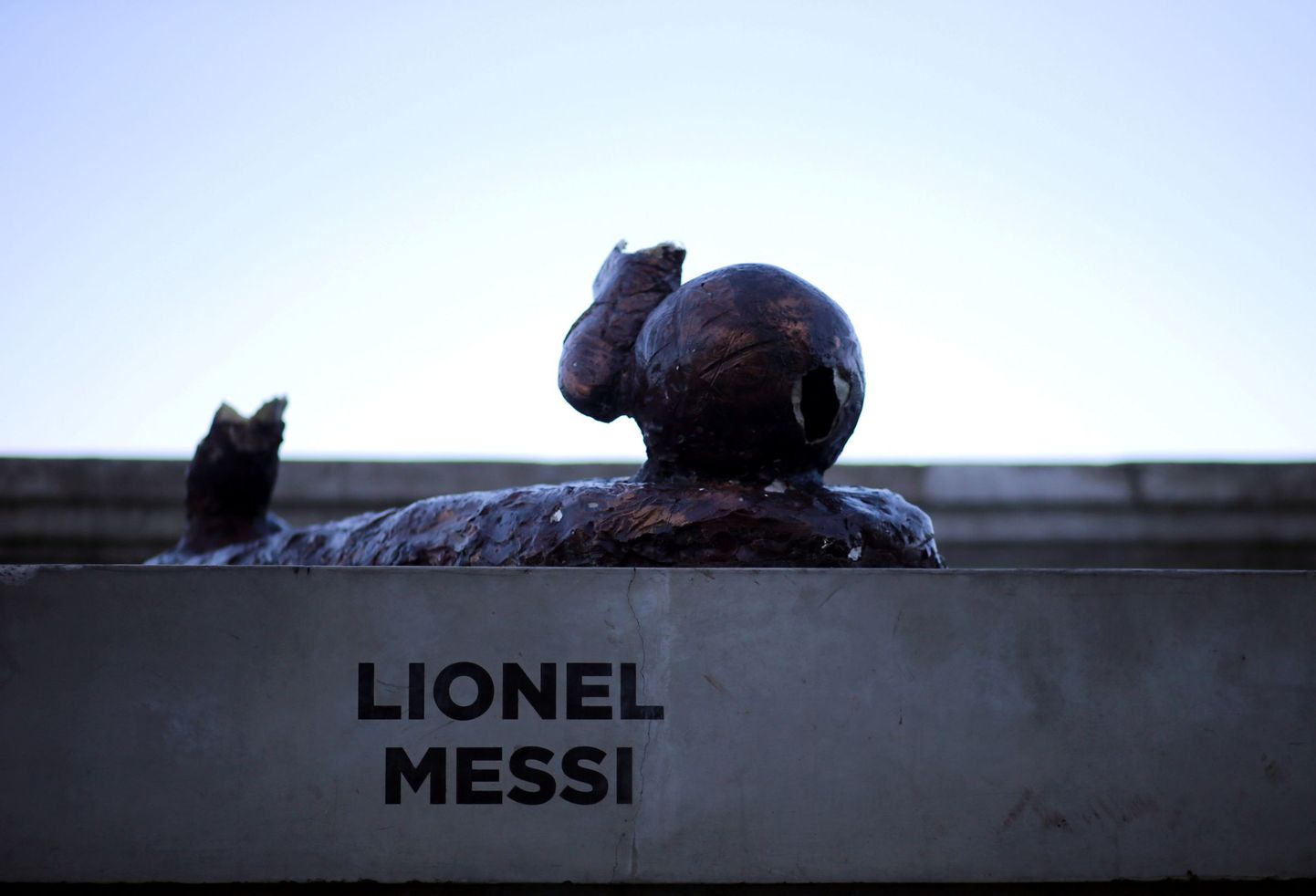 Vandaalid rikkusid Lionel Messi skulptuuri