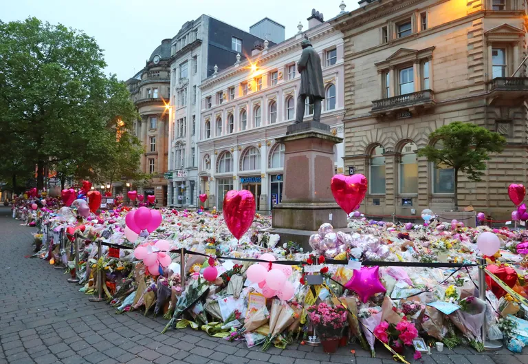 Hukkunute mälestamine Manchesteris St Ann Square'il