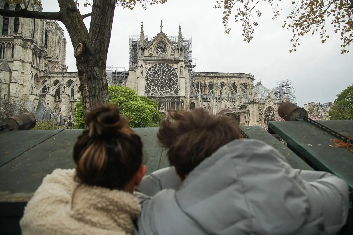 Pildid Notre-Dame'ist päev pärast põlengut