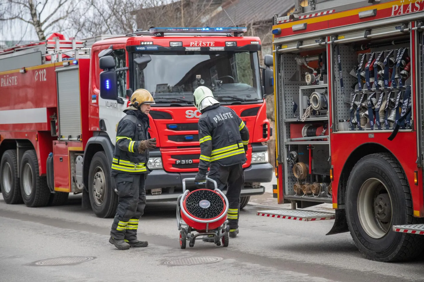 Päästjad said väljakutse korterisse, mis oli täitunud vinguga.