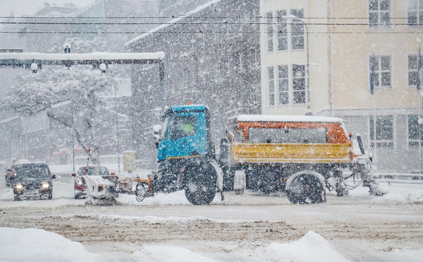 Уборка снега в Таллинне.