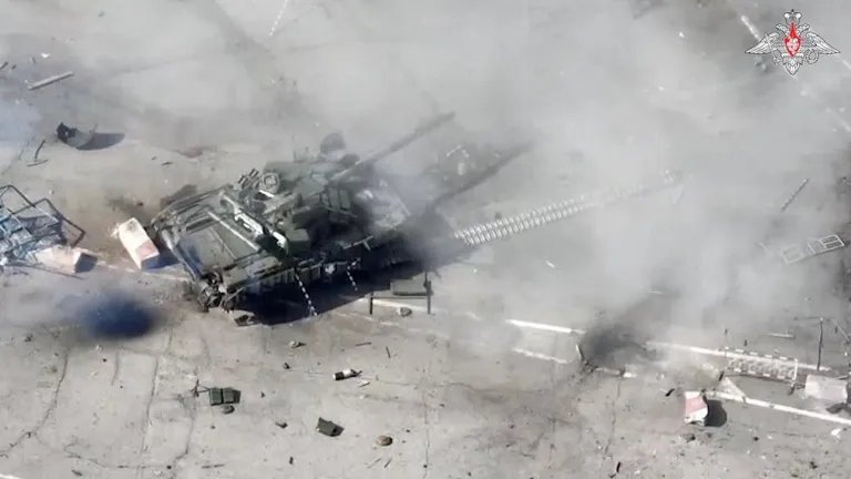 12 февраля Минобороны РФ опубликовало кадры с танками, которые, согласно его утверждениям, пытались прорываться в Россию с территории Украины
