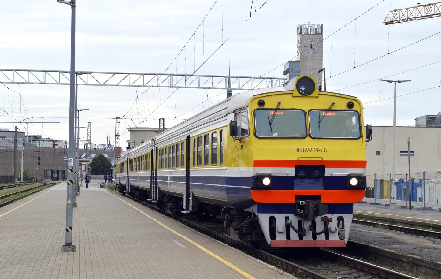 Dīzeļvilciens Rīgas Centrālajā dzelzceļa stacijā