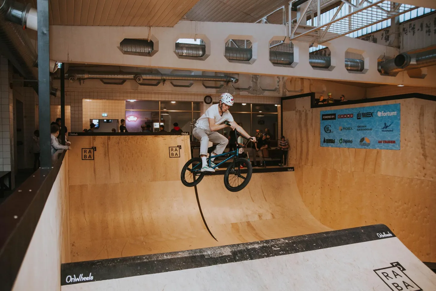 Veebruaris avati kaua oodatud ekstreemspordikeskus ja sise-skatepark Raba 5. Tänavu jäi ära Kuldrula võsitlus, mille tagasitulekut noored pingsalt ootavad. Sestap võib tõdeda, et ekstreemspordil on Pärnus koht.
