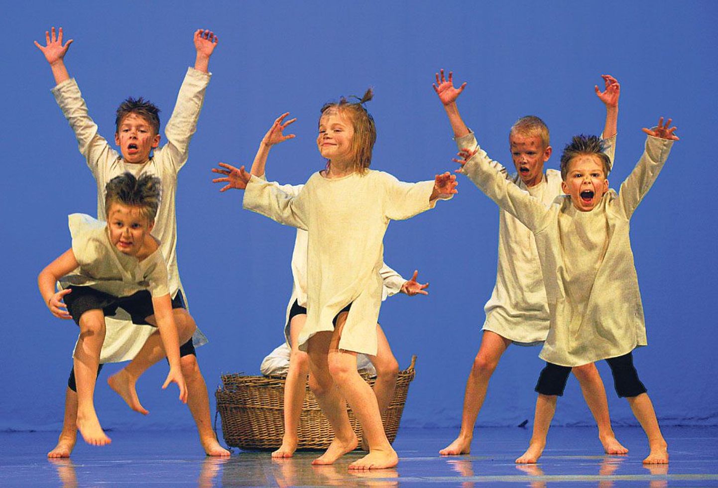 Väikeste nukitsameeste tantsu nimega “Iti unenägu” esitasid noored WAF Dance’i tantsijad.