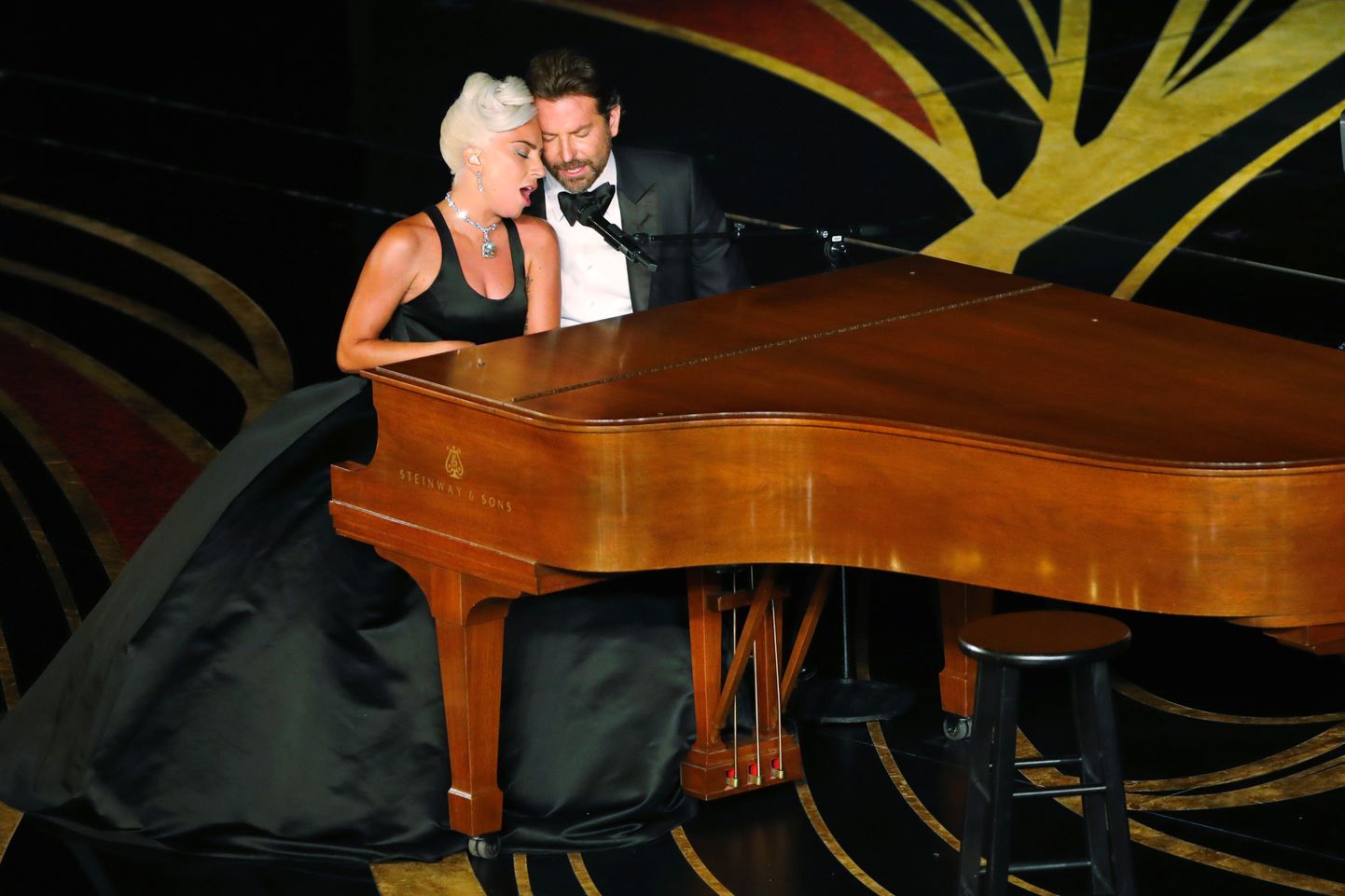 Lady Gaga ja Bradley Cooper kandmas Oscar-galal ette pala «Shallow» filmist «A Star Is Born»