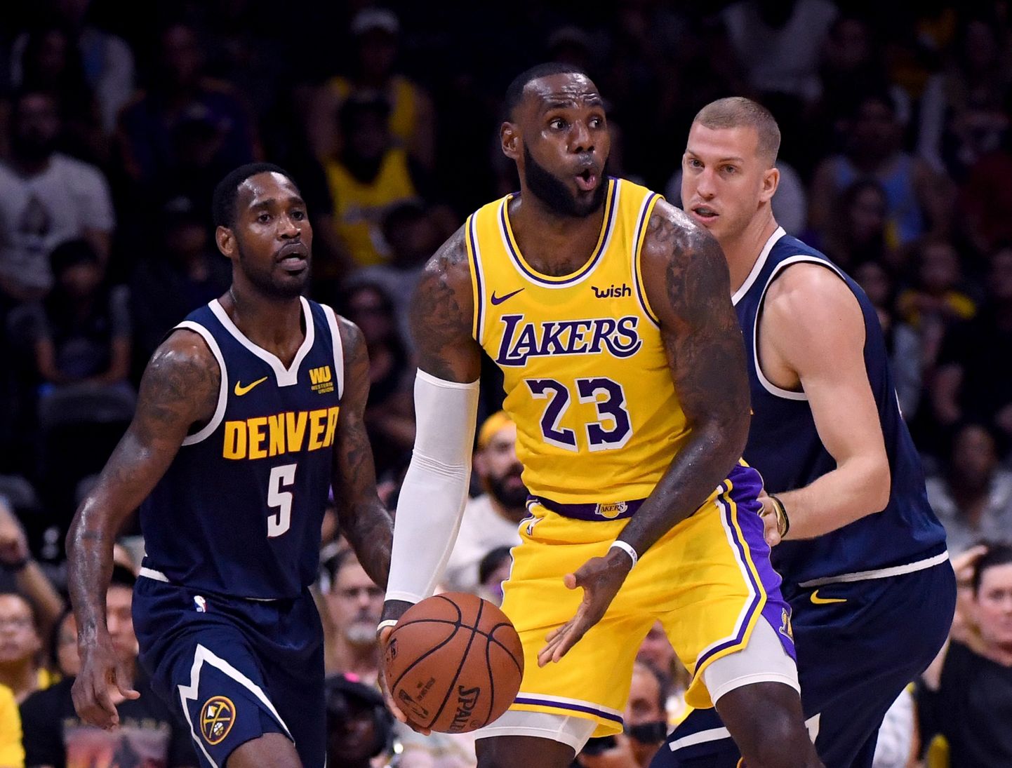 Kuidas Lakersi kollane särk LeBron Jamesi selga sobib?