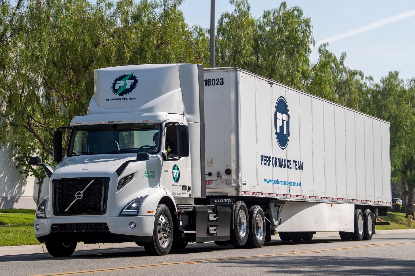 Volvo Trucks alustas tellimuste vastuvõtmist uue elektriliste raskeveokite seeria mudelitele.