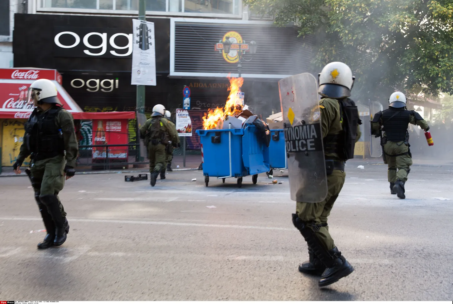 Kreekas algas Syriza valitsemisaja esimene üldstreik, fotol Ateena meeleavaldus.