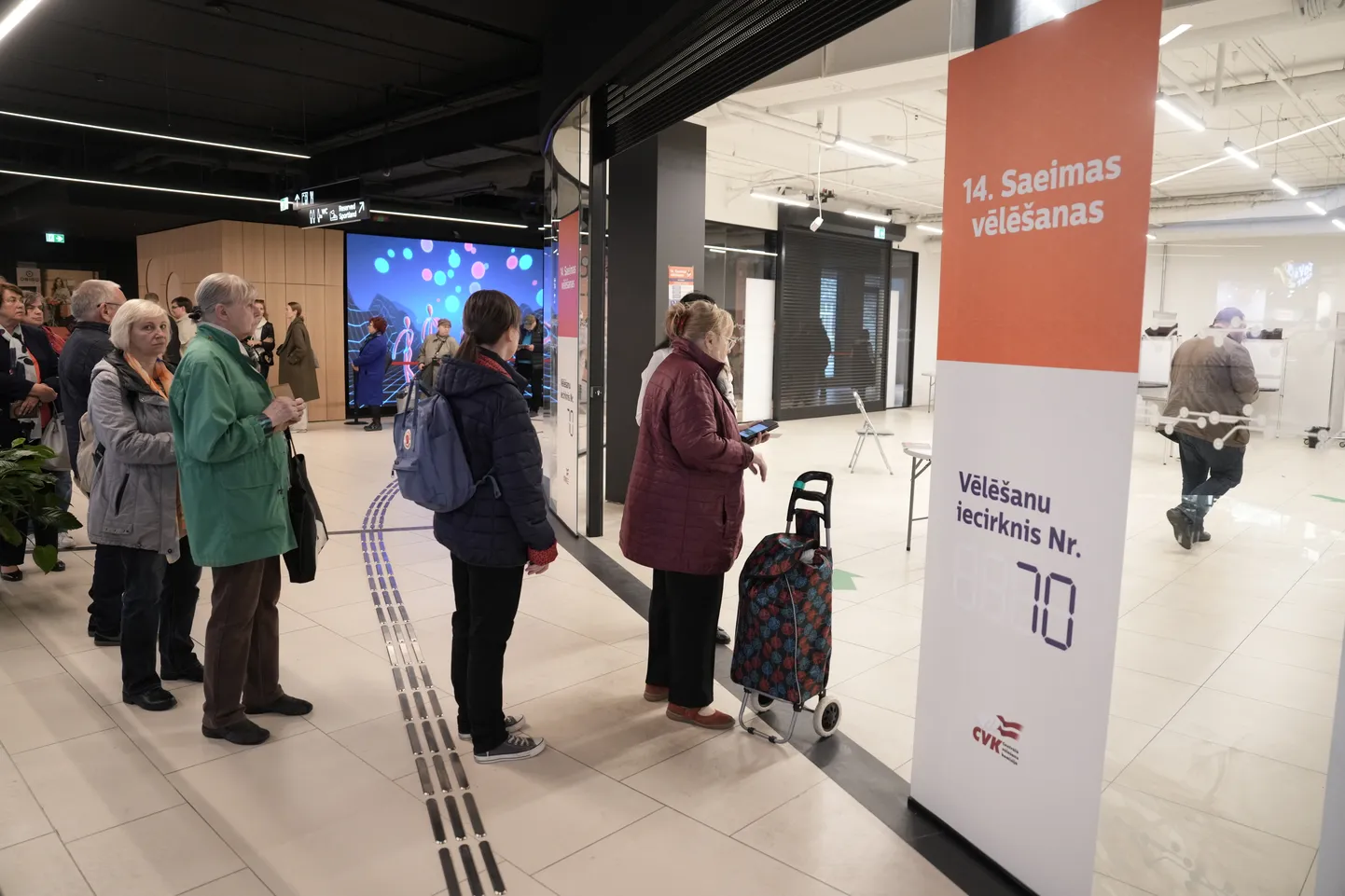 14.Saeimas vēlēšanu 70.vēlēšanu iecirknis  tirdzniecības centrā "Origo".