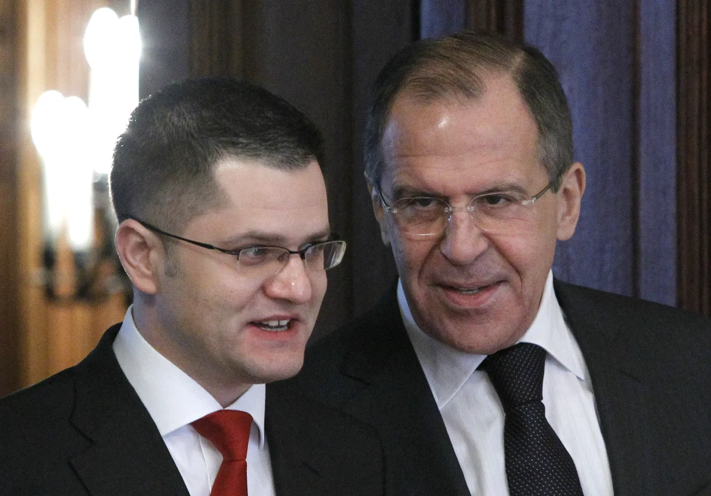 Vene välisminister Sergei Lavrov (paremal) koos Serbia kolleegi Vuk Jeremićiga Moskvas. Jeremić kandideerib ÜRO peaassamblee eesistuja kohale.