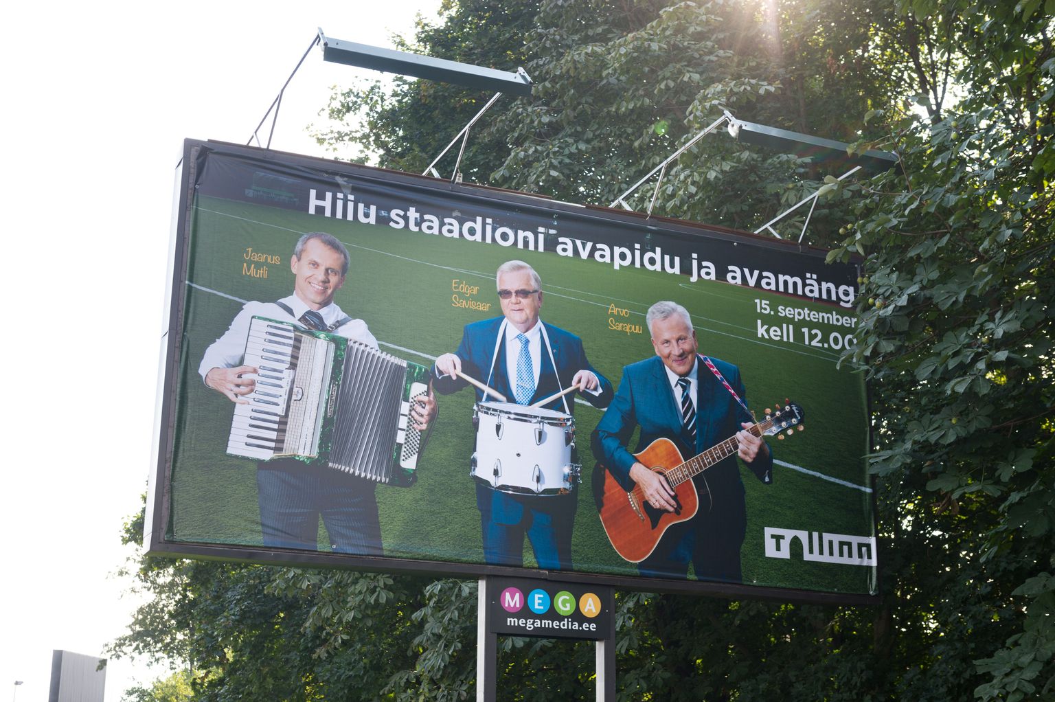 Hiiu staadioni avamise reklaamil figureerisid 2013. aastal Jaanus Mutli, Edgar Savisaar ja Arvo Sarapuu. ERJK leidis, et poliitikud kasutasid linna raha valimisreklaamiks.