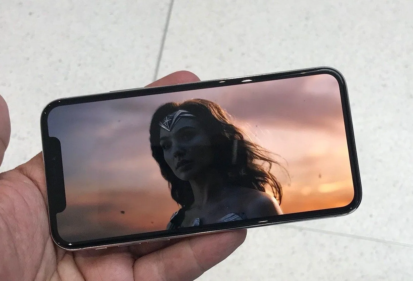 Uue iPhone X seeria telefoni ekraan.