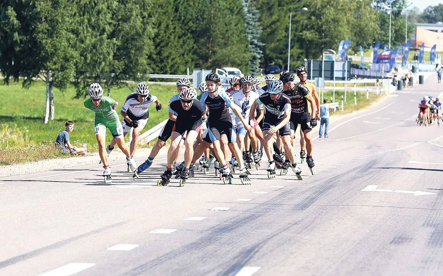 Kui teekonnal Kõrvekülast Aovere suunas puhus võistlejaile tuul vastu, siis Tartu poole tagasi sõites said maratoonarid nautida taganttuult, head asfalti ja mõnusat tempot.