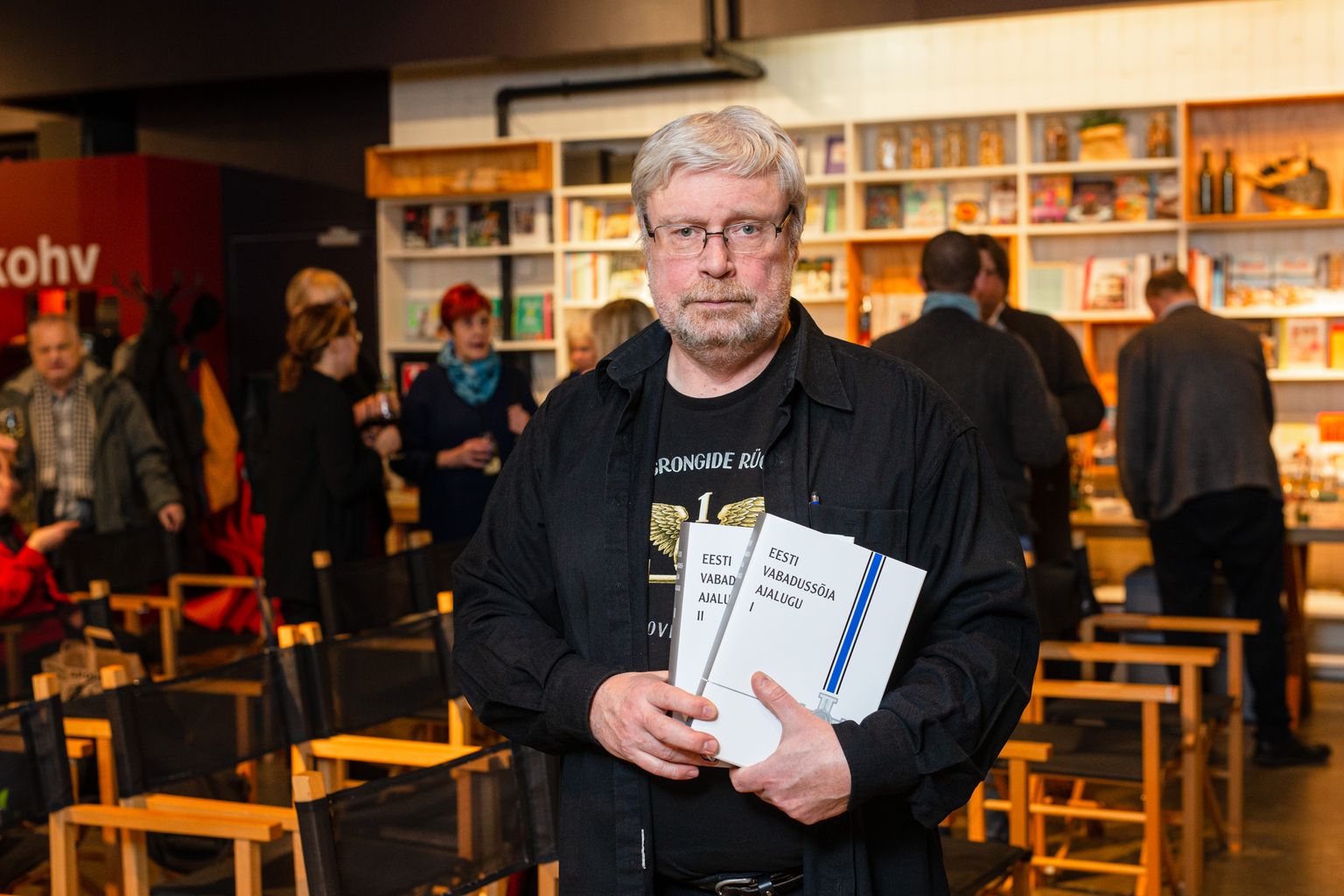 Raamatu "Eesti Vabadussõja ajalugu" esitlus Solarise Apollo raamatupoes. Raamatu toimetaja ja üks autoritest on Lauri Vahtre.