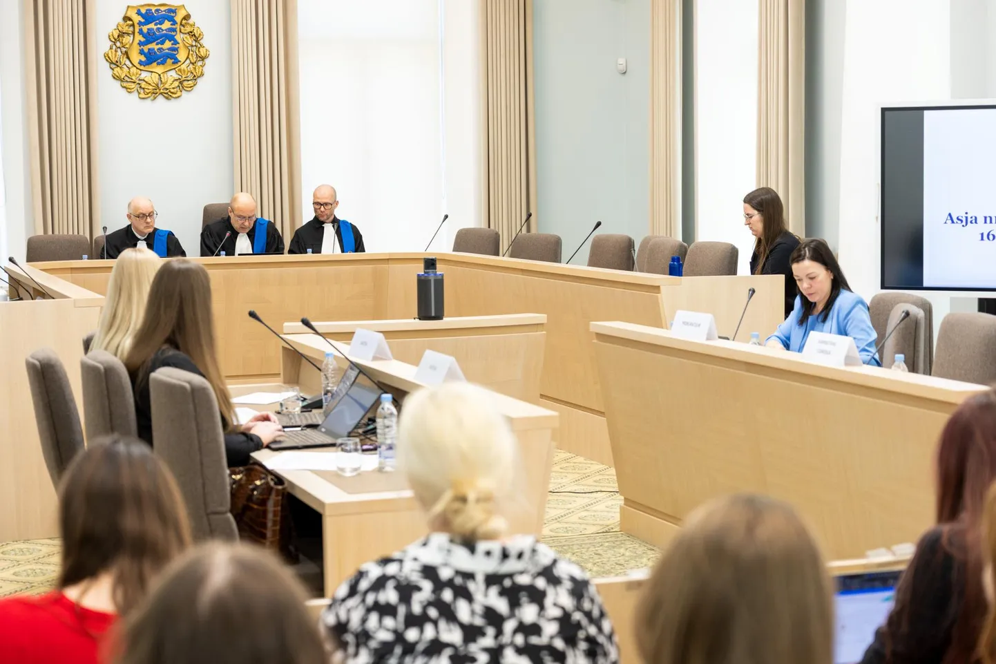 Abistatud enesetapu teema arutelu tõi eile Tartus riigikohtu istungitesaali huvilisi täis. FOTO: Kristjan Teedema