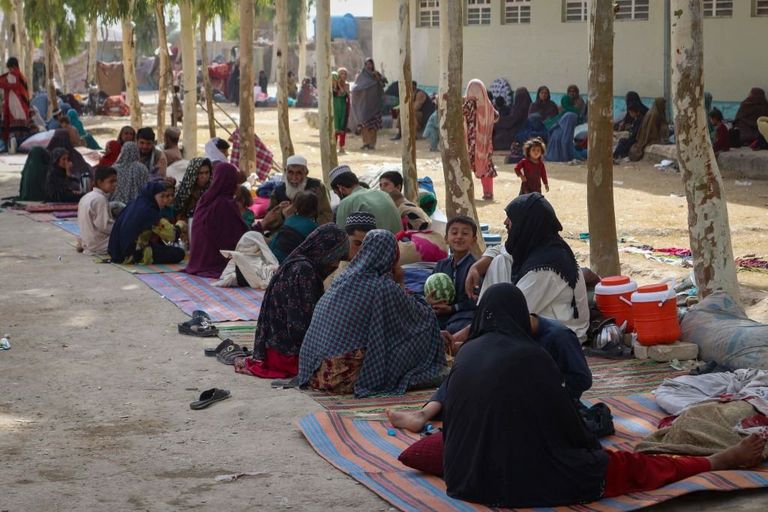 Семьи, вынужденные оставить свои дома из-зв боев вокруг Кандагара