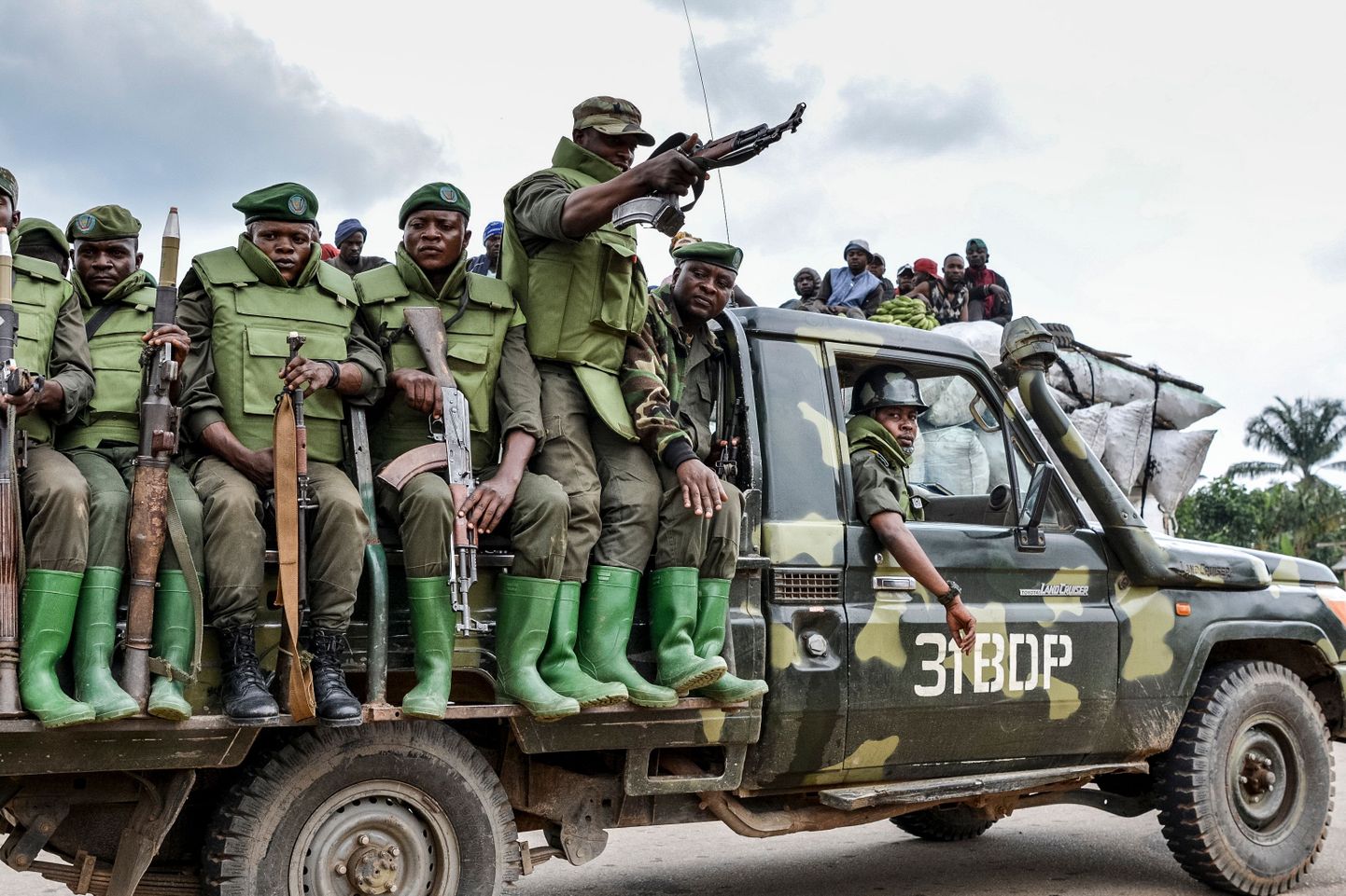 ADFi vastu võitlevad FARDCi sõudrid.